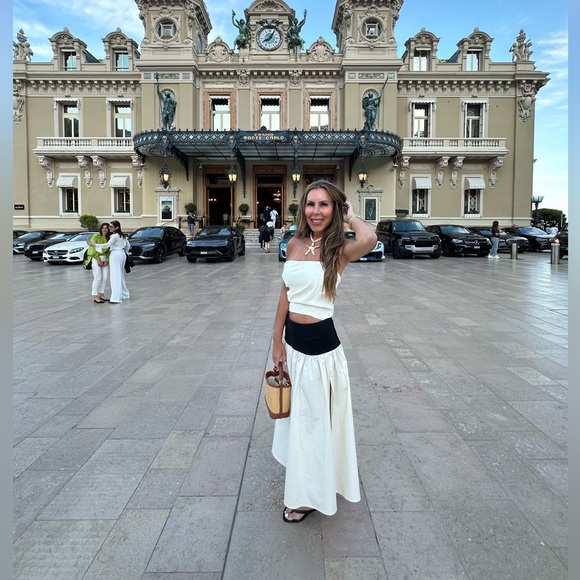 SALE ‼️Midi Skirt in Black & Ivory
Lovers and Friends - Picture 2 of 5